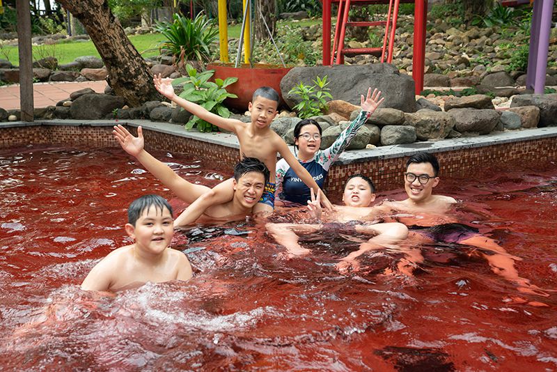 Tắm khoáng nóng ở Sơn Tây