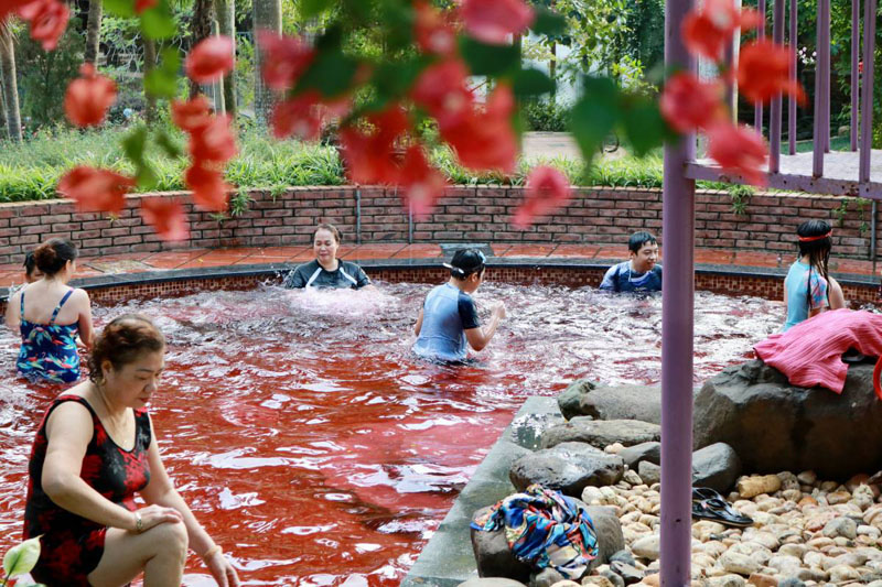 Tắm Onsen hoa hồng