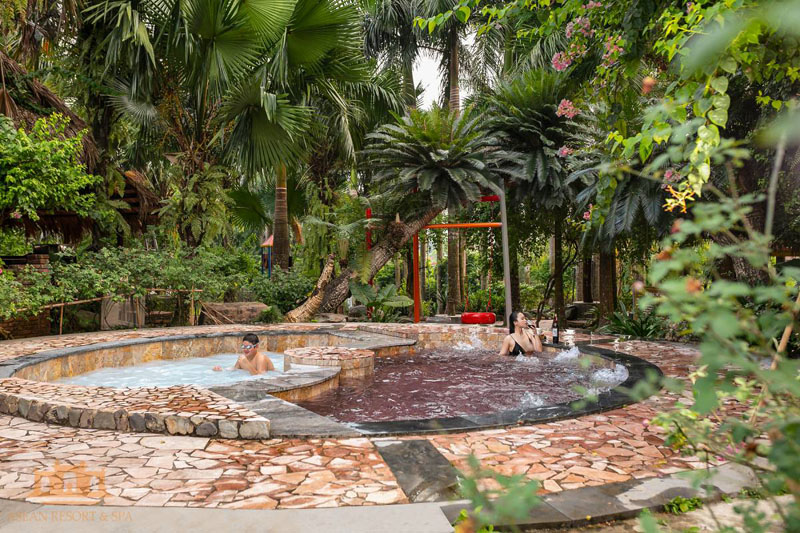 Tắm Onsen hoa hồng